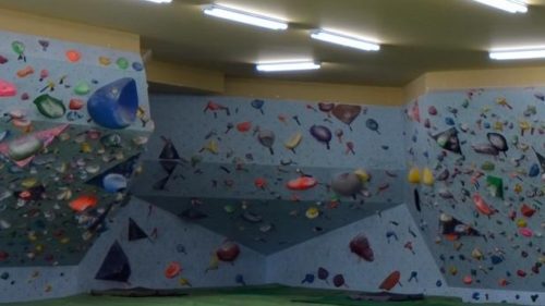 富山県のクライミング施設「ボルダリングジム ARE」